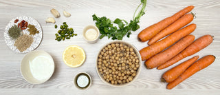 Carottes rôties, houmous et sauce toute verte