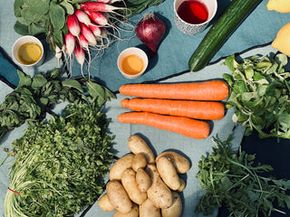 Pommes de terre rôties au four et légumes pickles